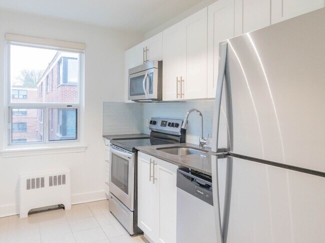 3015 & 3017 Queen St E
