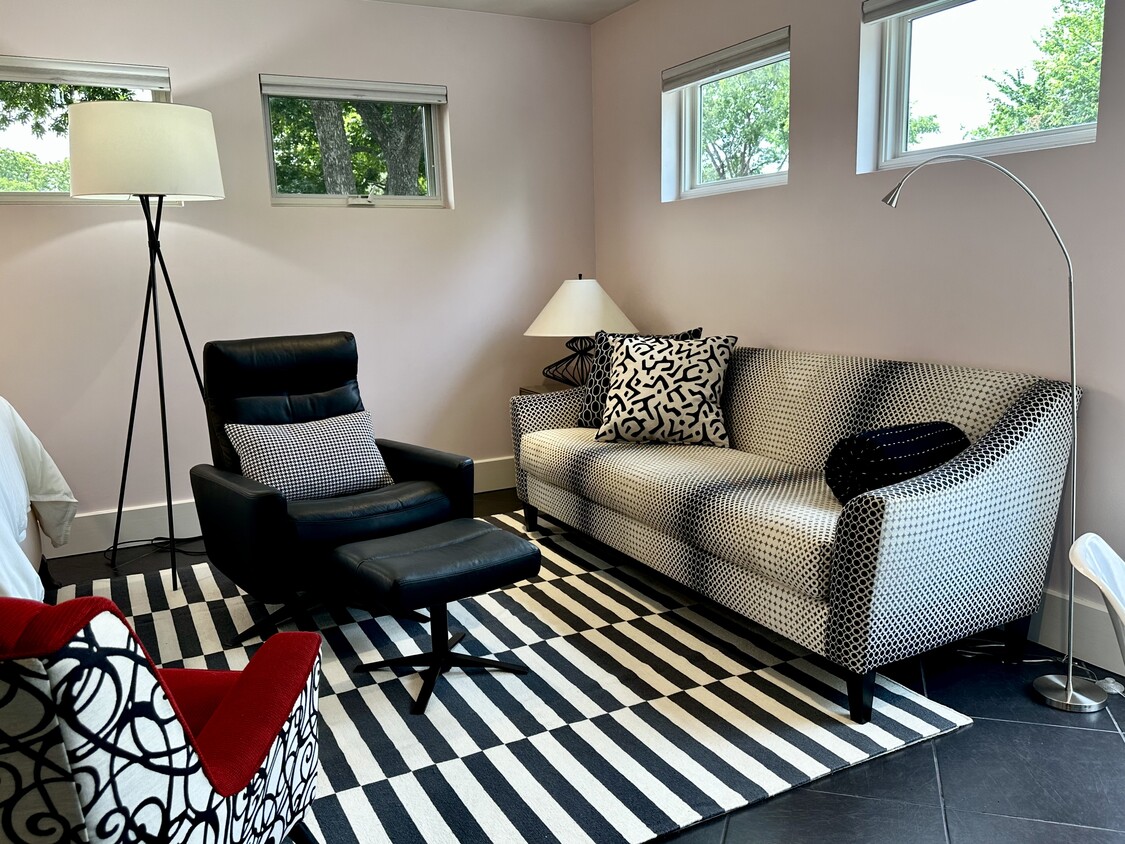 FULLY FURNISHED JUST BRING YOUR CLOTHES - 3208 Milton Ave (Dallas, TX)