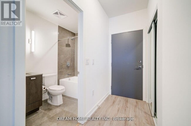Photo - 10 De Boers Dr Unit 1008