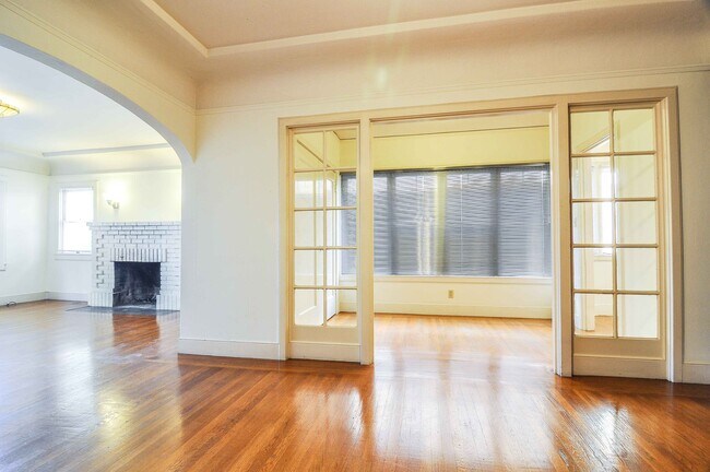 Photo - 1039 33rd St