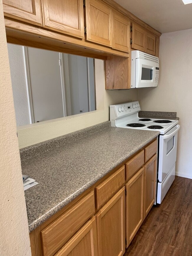 Photo - Spacious Upstairs 2bd/2ba Condo, VERY close to Sinsheimer Park