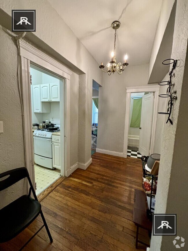 Building Photo - 1 bedroom in Brighton MA 02135 Unit 2 Rental
