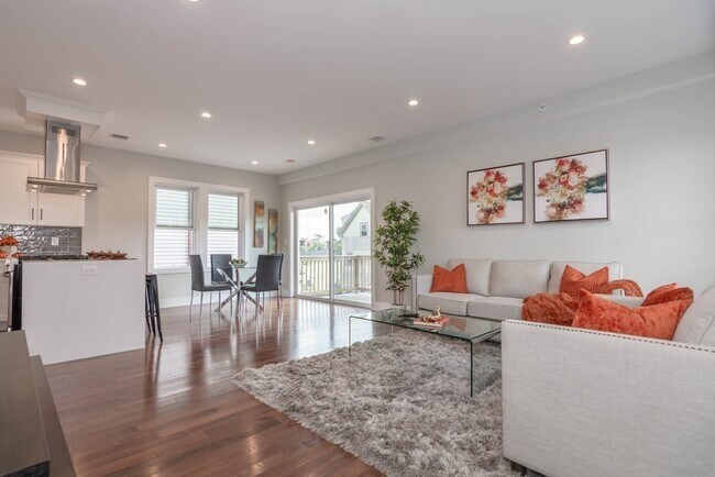 Photo - 71 Savin St Unit 2