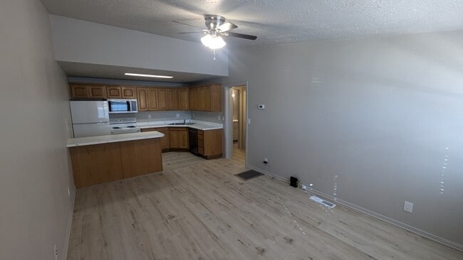 Photo - 600 N 2450 E