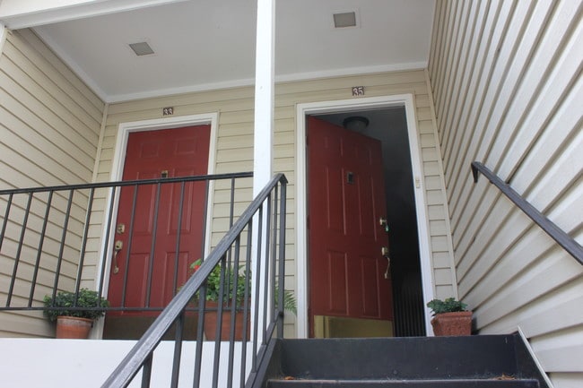 Building Photo - 35 Devon Ln Unit 35 Devon Lane