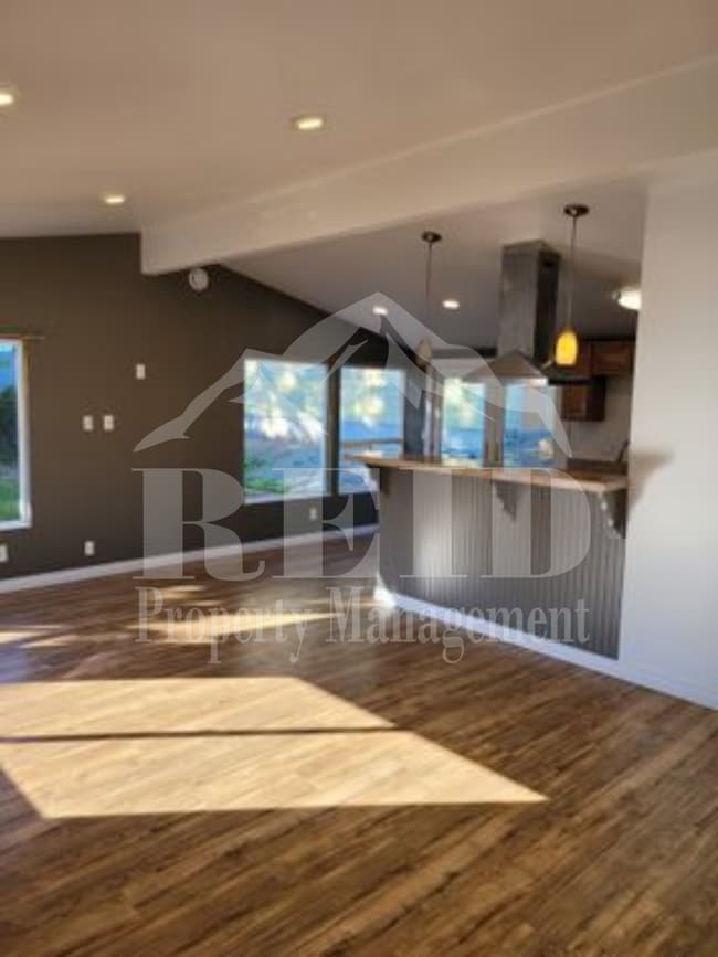Building Photo - Suquamish Single level Updated with a stor... Rental