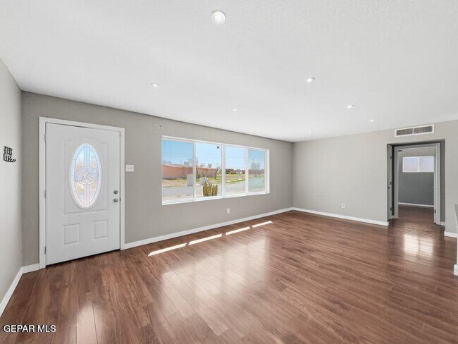 Photo - 7107 Parkland Dr