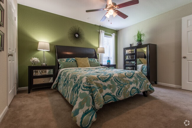 2 BR, 1 BA - 908 SF