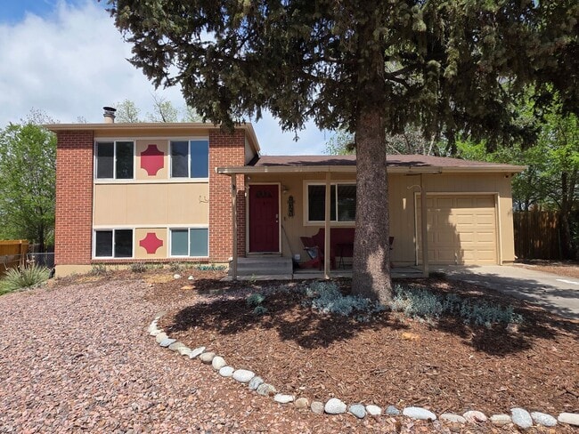Building Photo - Beautiful Freshly Renovated 3 Bed, 3 Bath Home!!!