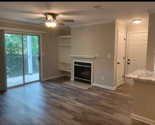 Living room - 515 Granville Ct Unit 515