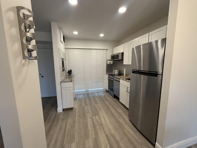 Photo - 719 S Beach St