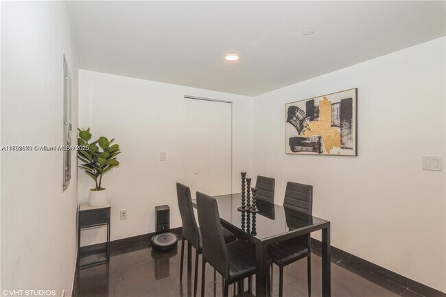 Photo - 350 S Miami Ave Unidad 2106