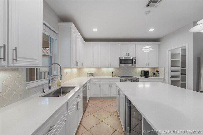 10731 Ivanhoe Ln