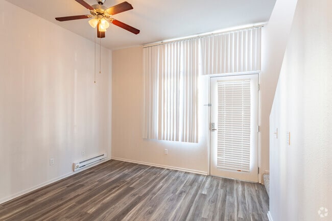 2 BR, 1.5 BA - 955 SF - 900 F Street