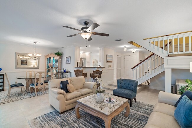 Photo - 725 Windermere Way