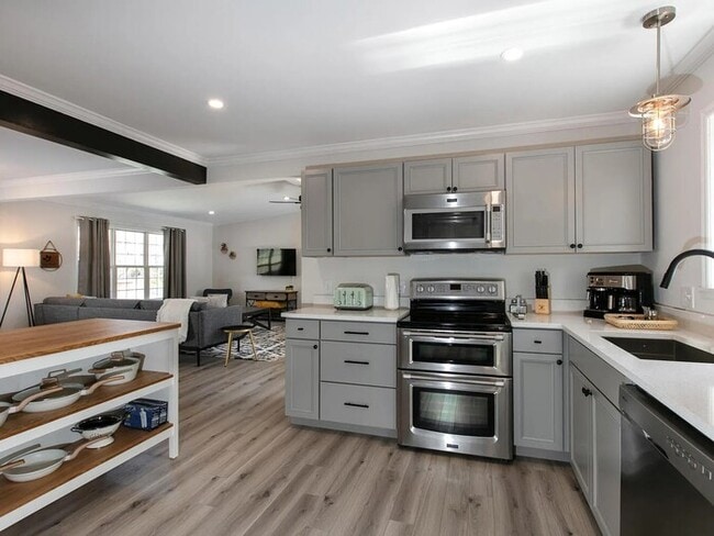 Photo - Spacious Three Bedroom Home w/ Fenced Yard