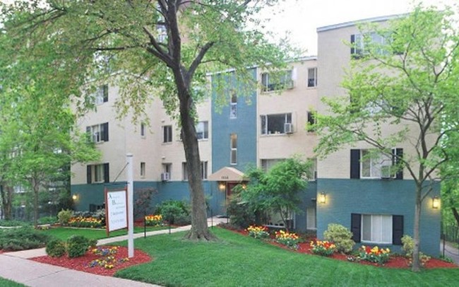 Arlington Boulevard Apartments - Arlington Boulevard Apartments