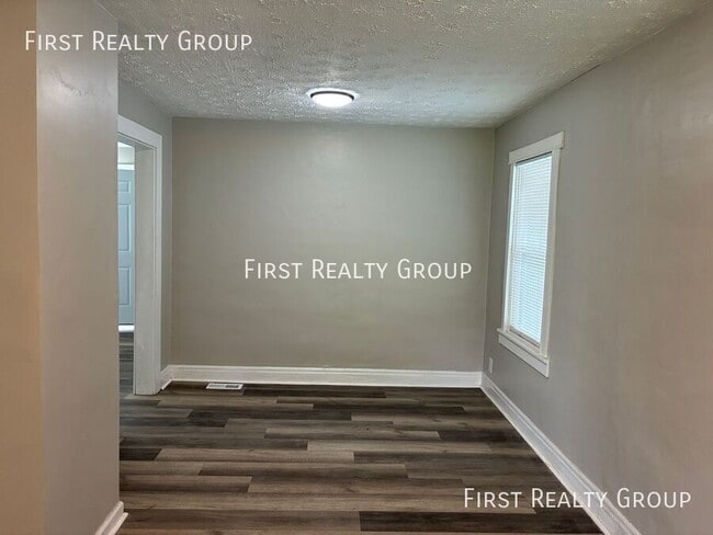 Photo - 1671 Gummer Ave