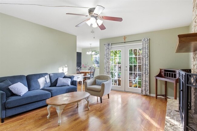 Photo - 105 Norwood Dr