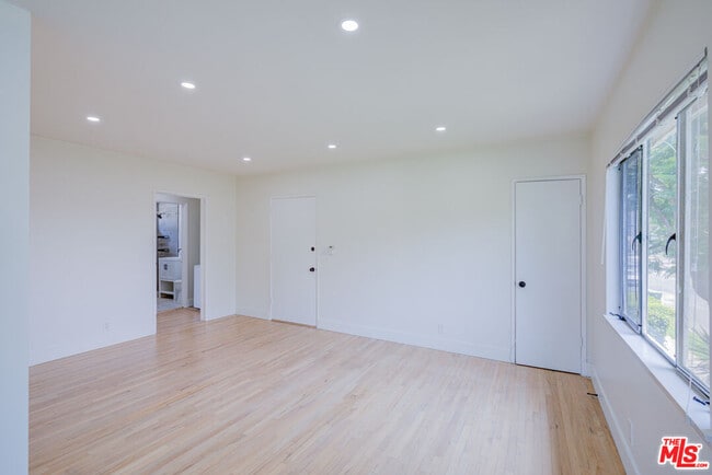 Photo - 11825 Iowa Ave Unit 4