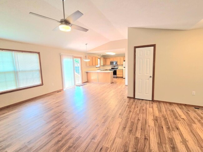 Photo - 112 E Osage St