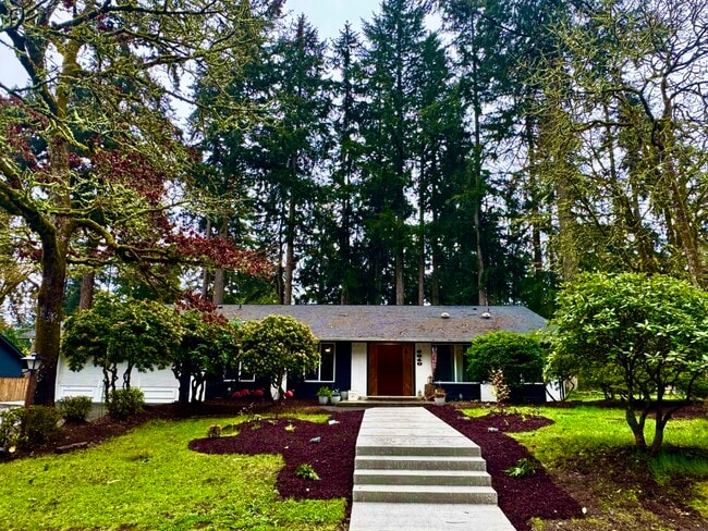 Building Photo - 6810 Topaz Dr SW