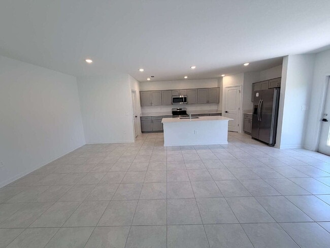 Photo - Available for Rent 5 spacious bedrooms and 2.5 bathrooms