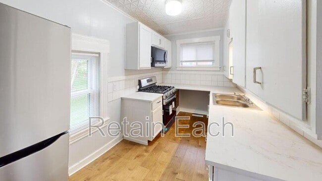 Photo - 128 Huron St House