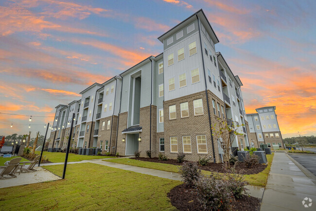 Building Photo - Parkway at 31 Apartments