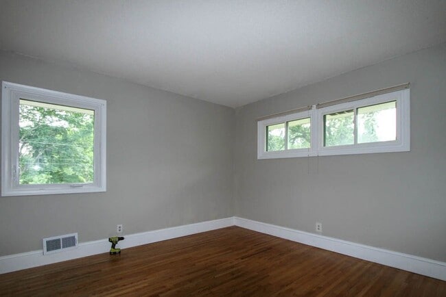 Photo - 8613 Zenith Rd
