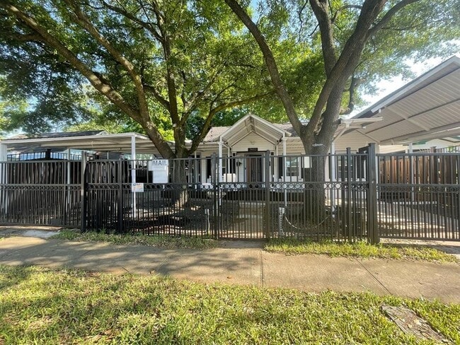 Photo - 7410 Ilex St Apartamento Unidad C