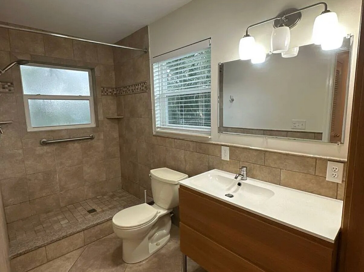 Photo - Maple St NE, Saint Petersburg