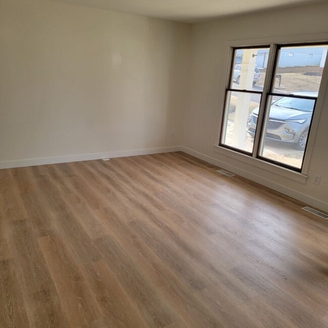 Photo - 4 Bedroom Home in St. Charles  $2695