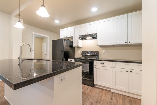 Building Photo - 744 S Main Ave Unit A