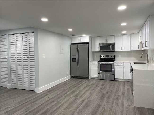 Photo - 4725 SW 62nd Ave Unit 103