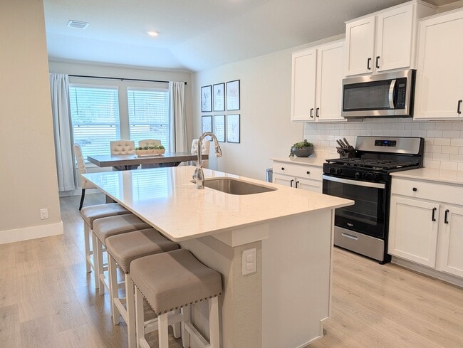 Photo - 5627 Jewel Curv