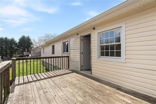 Photo - 173 Winndale Rd
