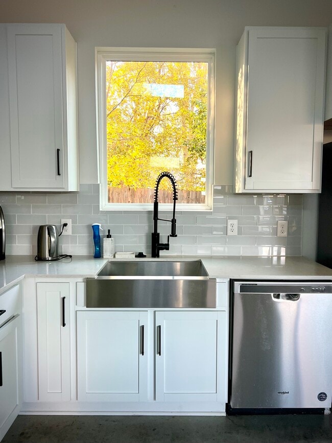 Photo - 6908-2 Carver Ave