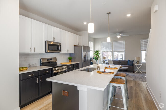 Interior Photo - Guilford Row