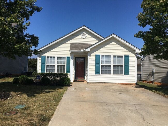 2 Bed, 2 Bath Home in Greenville is Available - 2 Bed, 2 Bath Home in Greenville is Available