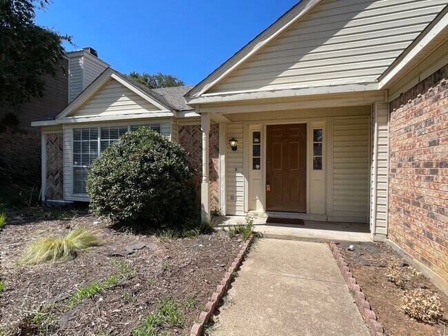 Photo - Gorgeous 3 Bedroom House for rent in Grape...