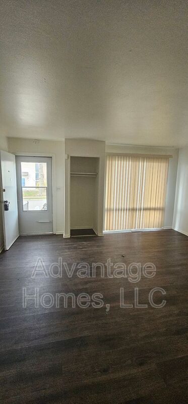 Photo - 819 N 70th St