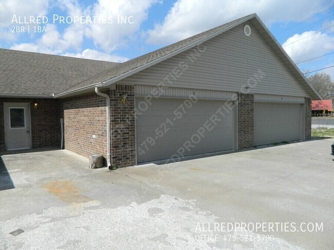 Photo - 2697 N Center St