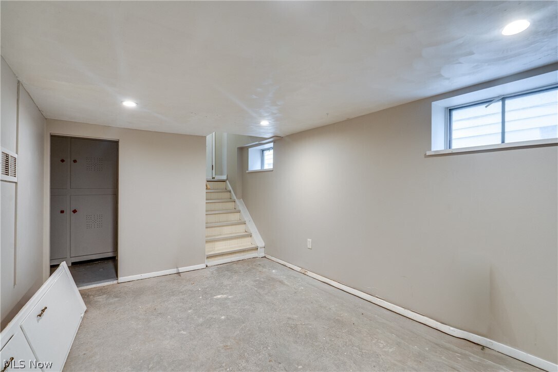 Photo - 934 Royal Rd
