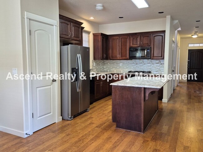 Photo - Available Immediately Minutes to Orenco Sh...