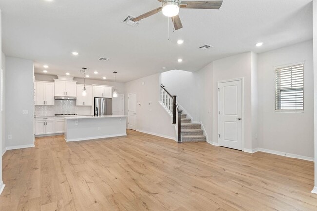 Photo - 911 Colie Aly