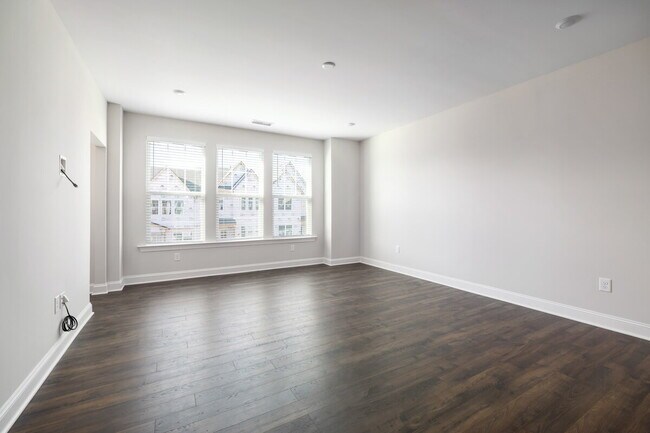 Available 08/15! Spacious Townhome in Prime Andrew Chapel Community