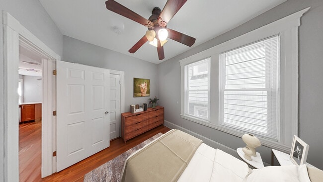 Photo - 737 Parker St Unidad 2