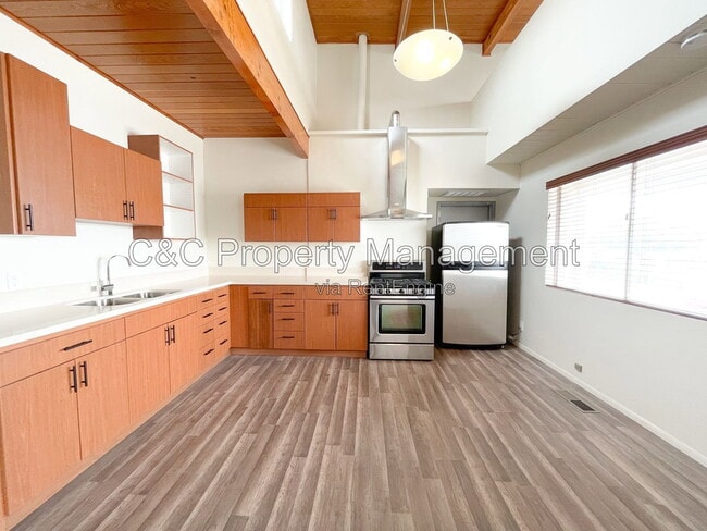 Photo - 1812 Luzern St
