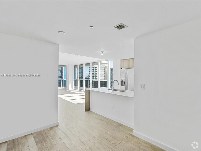 Building Photo - 600 NE 27th St Unit 2505 Rental